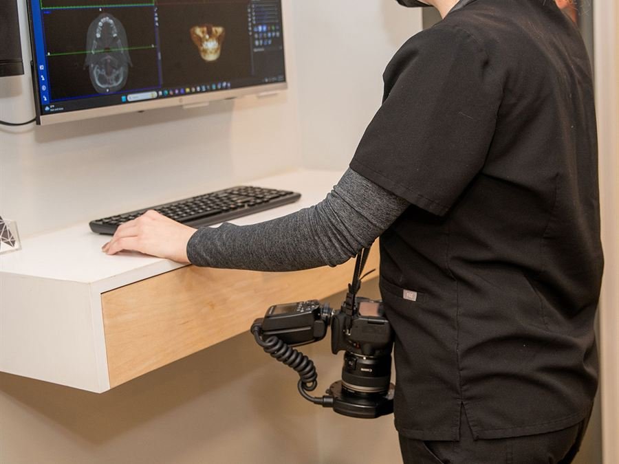 Clinician reviewing a 3D dental scan on screen at Chroma Dental
